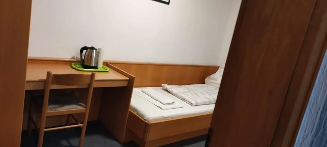 Zimmer mit eigenem Bad, Pension Danhof Schifferstadt