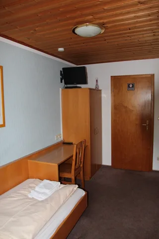 Zimmer mit eigenem Bad, Pension Danhof Schifferstadt