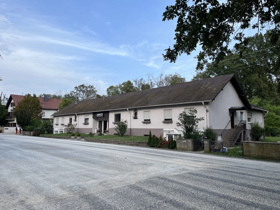 Parkplatz der Pension Danhof Schifferstadt, Stellplätze für Transporter und LKW